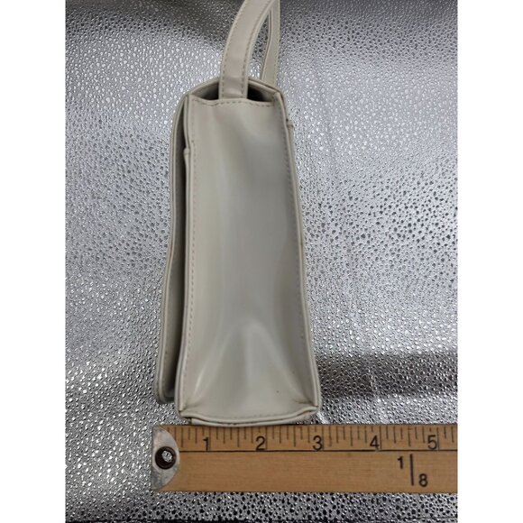 Guess Cream Crossbody Bag With Front Pocket & Zipper Closure - Picture 14 of 14